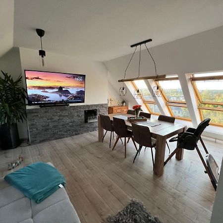 105 Qm Neues Klimatisiertes Appartment Fuer Familien Privater Parkplatz 开姆尼茨 外观 照片