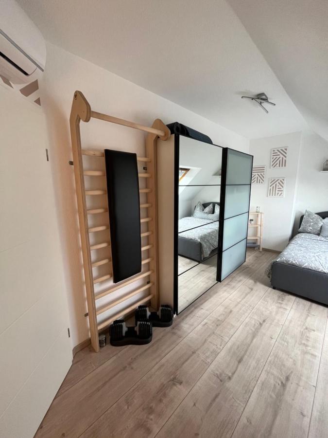105 Qm Neues Klimatisiertes Appartment Fuer Familien Privater Parkplatz 开姆尼茨 外观 照片